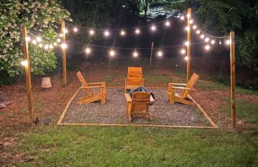 Spacious 4BR House Sleeps 9 Outdoor Lounge with Fire Pit plus Games - Foto 53