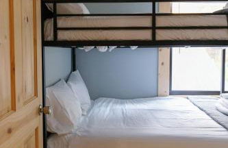 Arch Fun Cabin - Modern Cabin with Hot Tub, Games & Views - Foto 41