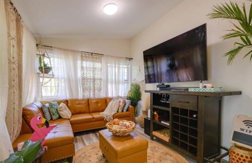 Adorable Beach Cottage with Hot Tub and Tropical Bar! - Foto 3