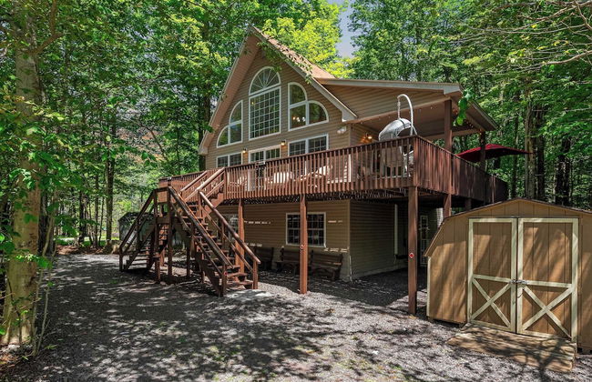 Lake + Pool Access, Game Room, Firepit, Deck Tawny and Peaceful by Avantstay - Foto 48