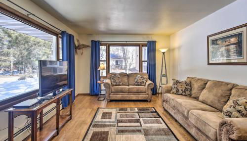 Simple Cranberry and Wine Farm Home with Fire Pit! - Foto 3