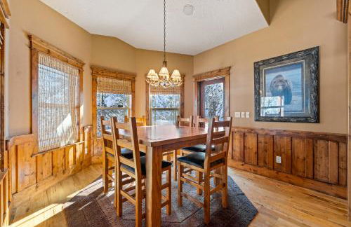 New! Black Bear Inn - Pet friendly - trailer parking - walk to lake - rustic - Foto 5