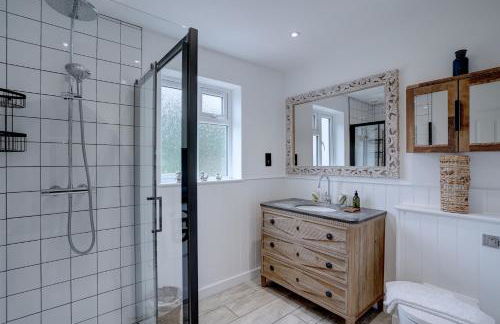 Norfolk Luxe Beach House Sleeps 8 Dog Friendly - Foto 49