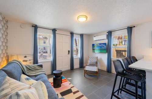 Beachside Bliss -Unit 1 - Walk to Ocean & Restaurants - Foto 9