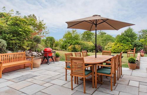 Luxury 5-Bed Country House with Hot Tub, Views & Games Room, Sleeps 12 - Kent Downs - Foto 39