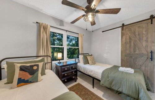 The White Lodge 4BDR Sleeps 8 with Fire Pit - Foto 27