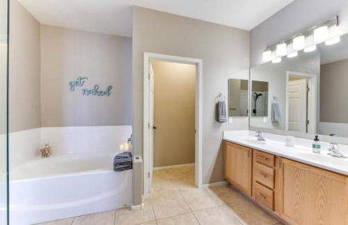 Group Getaway with Pool and Patio in San Tan Valley! - Foto 14