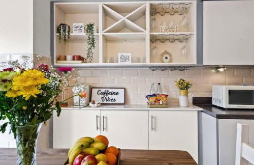 Radiant Retreat Ideal for LegoLand, Windsor, & LHR - Foto 35