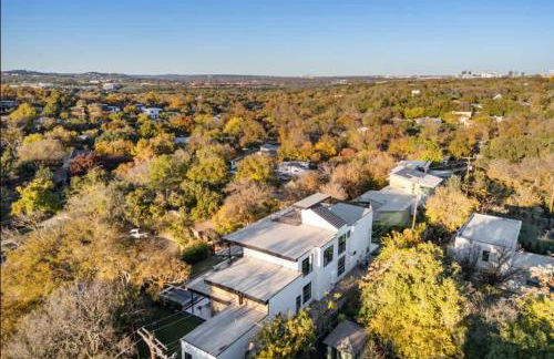 Barton Springs Luxe Heated Pool Spa Sleeps 16 - Photo 15