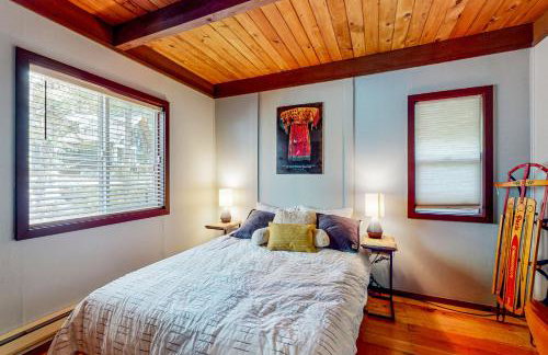 Wooded-View Decks: Family Cabin Retreat in Deming - Foto 12