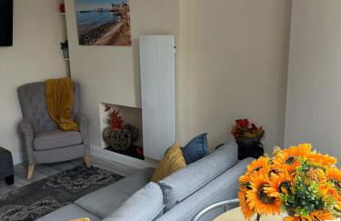 Penarth Station Renovated apartment - Photo 7