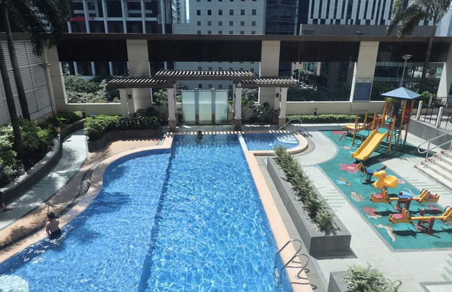 McKinley Park Residences - Foto 1