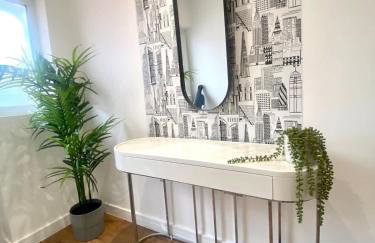 Isleworth House with Garden & private parking - Photo 26