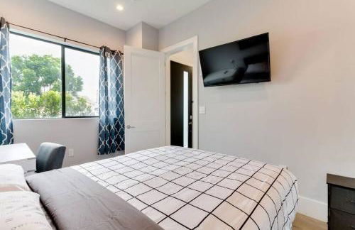 Luxury Modern 4 Bedroom 3 Bathroom Home with Rooftop Deck #2 - Photo 16