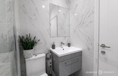 Central Park Suite by Grandeur Property - Photo 29