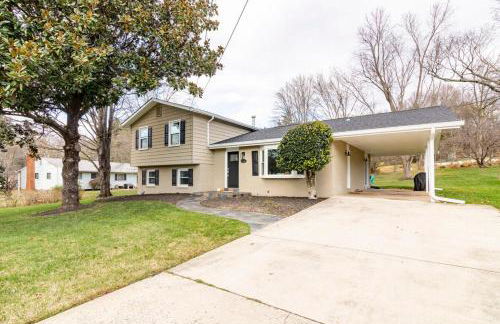 5 bedrooms with 4 Full Bath Fire Pit BBQ and Plush Amen on 1 2 acre - Photo 62