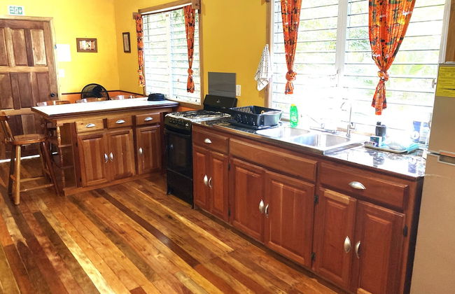 Family Treehouse Retreat Cozy Cabin in Tropical Gardens, Minutes From Ruins - Foto 13