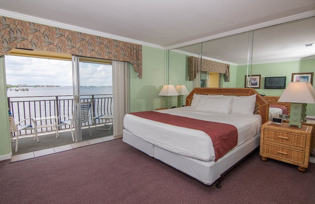 Palm Beach Waterfront Suites - Photo 20