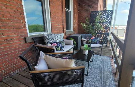 Private Boutique Getaway - Fireplace & Soaking Tub - Downtown Loft - by Cross-Key Vacation Rentals - Photo 22