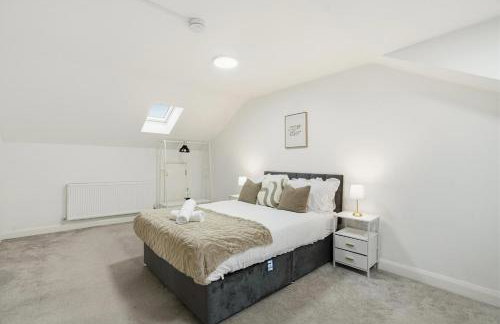 Spacious Ensuite Home near M6 with Driveway Parking - Foto 15