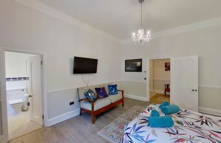 2 Claremont - Photo 16