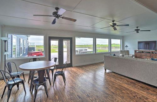 Fire Pit, Pickleball, Pool! Schulenburg Farmhouse - Foto 7