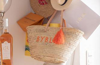 Steps from the Port! Chic 2-Bed in the Heart of Saint-Tropez - Photo 13