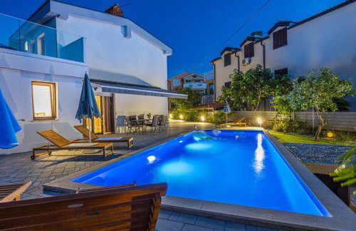 VILLA NINA MALINSKA 150m FROM THE BEACH, SWIMMING POOL - Foto 51
