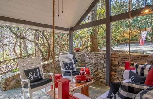 Stay Foxy Cottage, Mirror Lake Highlands, NC - Foto 2