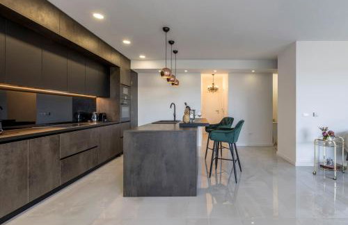 Carmen - Luxury 2-Bedroom Apartment - Downtown - Foto 15