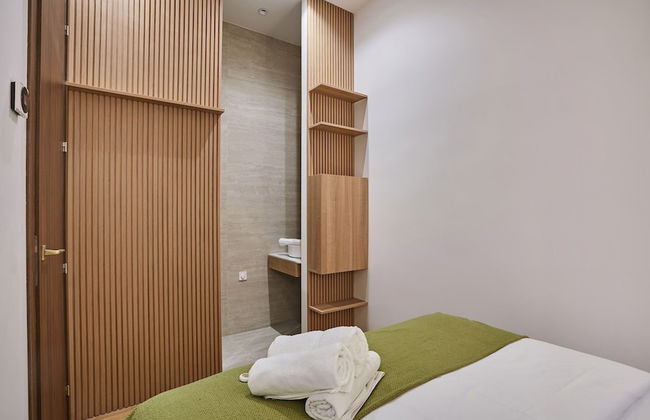 Superb Apartment on the Champs Elysees - Photo 2