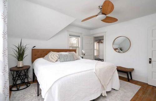 King Bed - 5 Min to MOA - 75 & 65' HDTV - Ping Pong - Foto 6