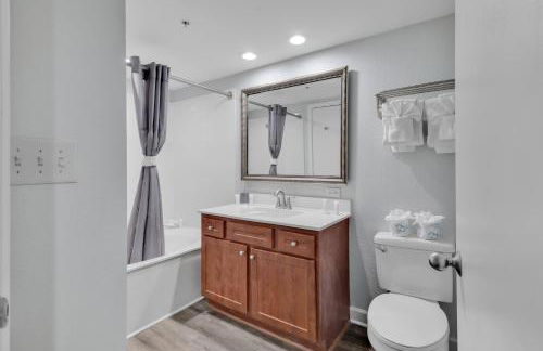 Ocean View 1BR Condo with Private Balcony - Foto 44