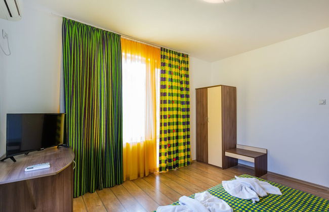 2 Bedroom Apartment in Dafinka Guest House - Photo 11