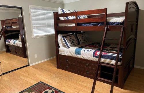Large Family Pool Home 2.5 Miles To Disney w/3 King Beds!!! - Foto 48