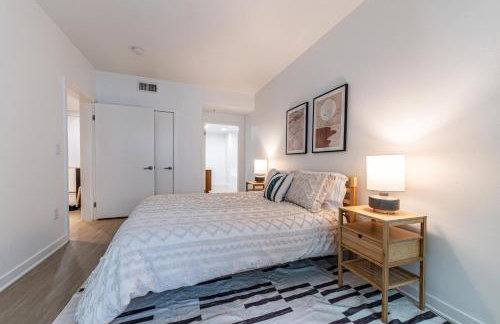 Stylish 2BDR & 2BTH - 15 mins walk to the beach! - Foto 12