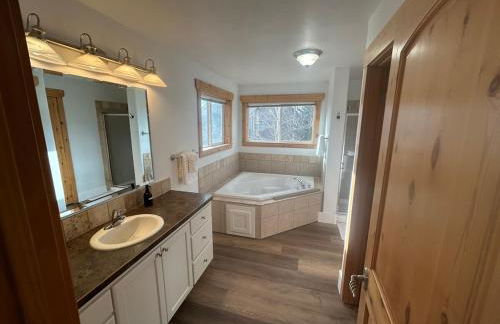 Large Modern Driggs Home with Game Room, Close to Targhee! - Foto 31