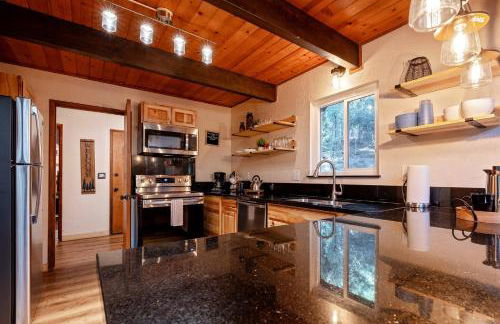 Trout River Cabin - Cozy Quiet Peaceful Retreat - Foto 52