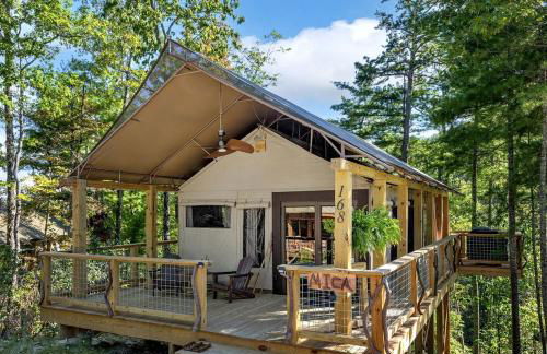 Secluded Tree Tent with Outdoor Soaking Tub & Pizza Oven Near Blue Ridge Waterfalls, Zirconia, North Carolina - Foto 1
