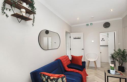 Rayan Heights Cosy 1 bedroom flat sleeps 2 perfect for contractors tourists families - Free parking - Foto 37