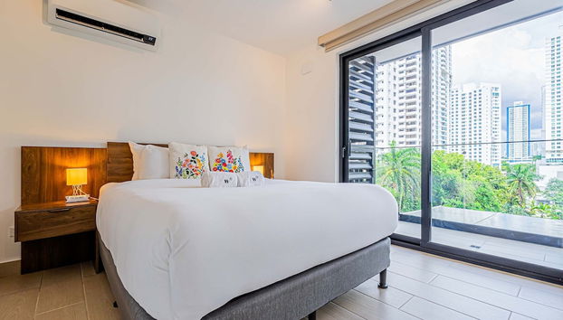 w Beautiful 1BR w Perfect Balcony View - Foto 2, Habitación