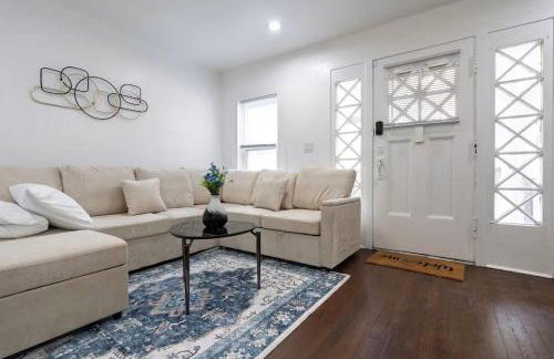 Modern 2-Bedroom House with Free Parking and Convenient Location - Foto 1