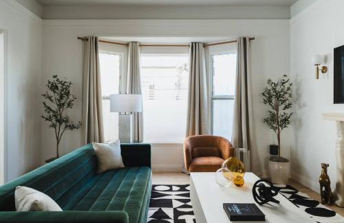 Luxe Victorian Retreat • Walk to Downtown - Foto 79