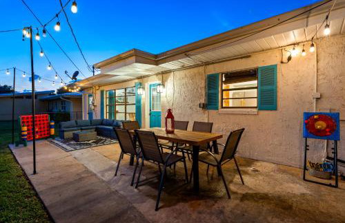 Surf Drive - Ultimate Beach Getaway for Families - Photo 36