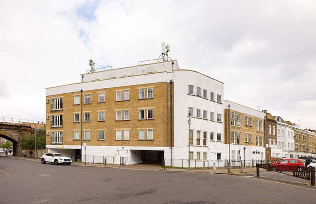 Spacious 2 Bed - Battersea High Street - Photo 24