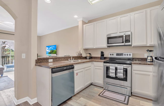 2BR Condo - Hot Tub Pool Near Disney - Photo 14