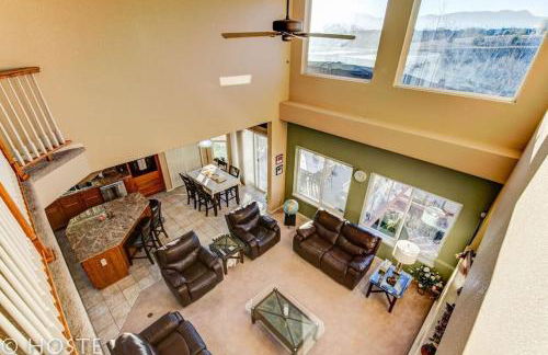 *H* 5BR Home Getaway w/HOT TUB ** - Foto 11