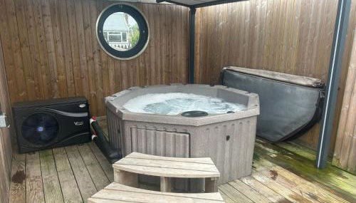 Humberston Boathouse Lodge & Hot Tub - Cleethorpes Beach Cabin Chalet - Foto 2