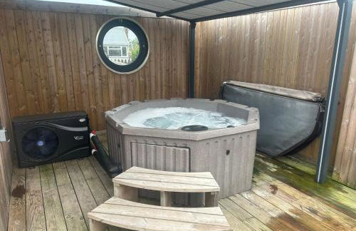 Humberston Boathouse Lodge & Hot Tub - Cleethorpes Beach Cabin Chalet - Foto 2