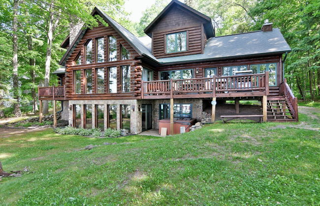 Lumberjack Lodge - Photo 1